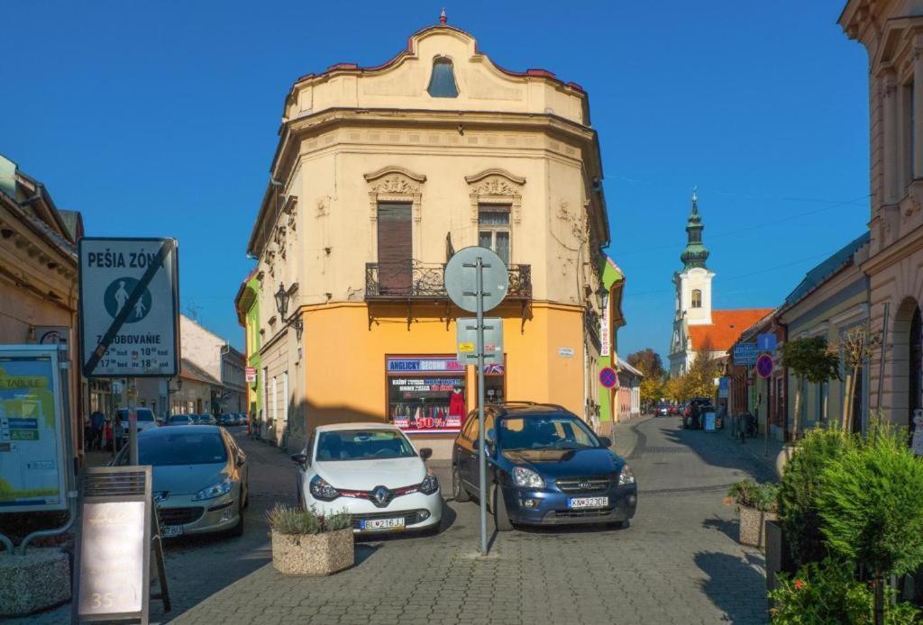 Apartman Zara Komarno Bagian luar foto